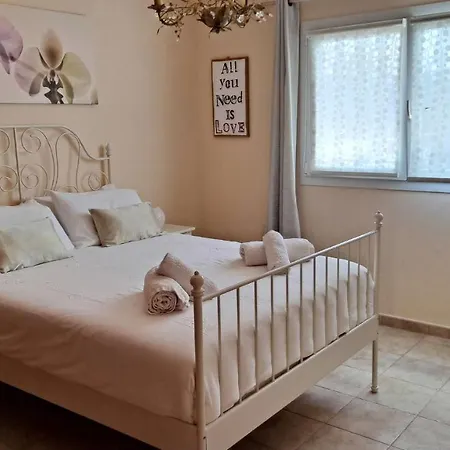 וילה Essence - A Unique Detached With A-c, Heated Private Pool, Hottub, Gardens, Patios And Stunning Views!