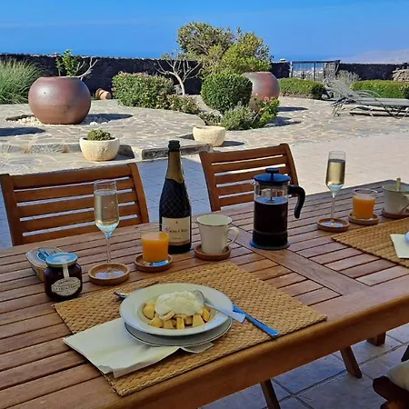 Essence - A Unique Detached With A-c, Heated Private Pool, Hottub, Gardens, Patios&stunning Views! * Tías