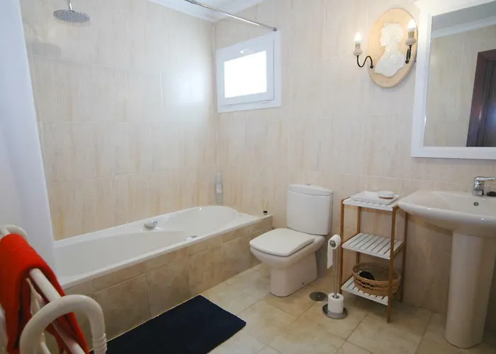 Вилла Essence - A Unique Detached With A-c, Heated Private Pool, Hottub, Gardens, Patios And Stunning Views!