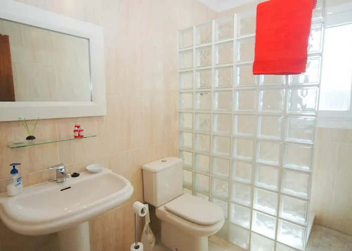 Вилла Essence - A Unique Detached With A-c, Heated Private Pool, Hottub, Gardens, Patios And Stunning Views! Тиас