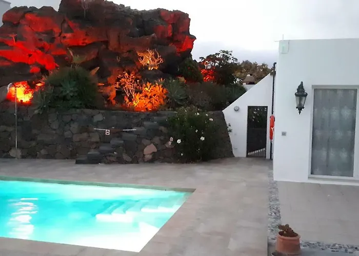 Essence: Detached Retreat With Heated Pool And Stunning Views